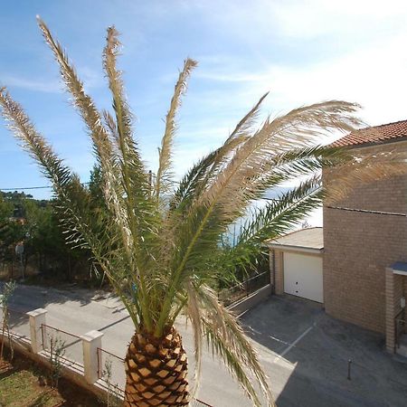 אומיס Batinic Apartmani מראה חיצוני תמונה