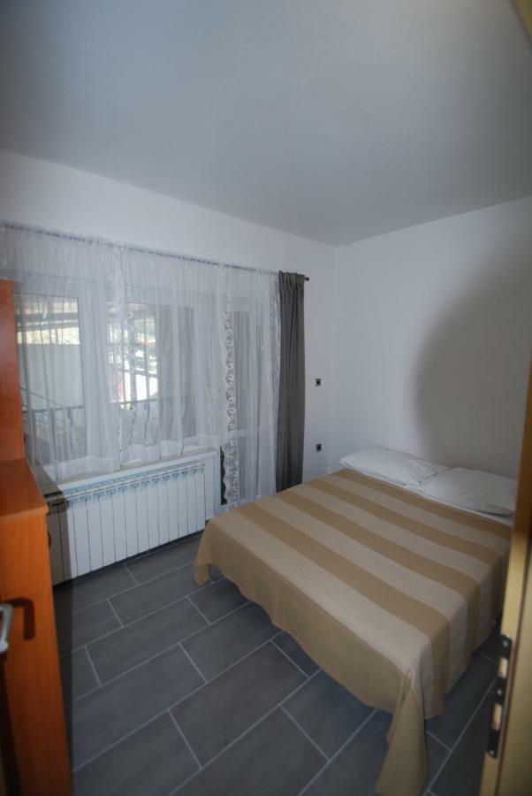 אומיס Batinic Apartmani מראה חיצוני תמונה
