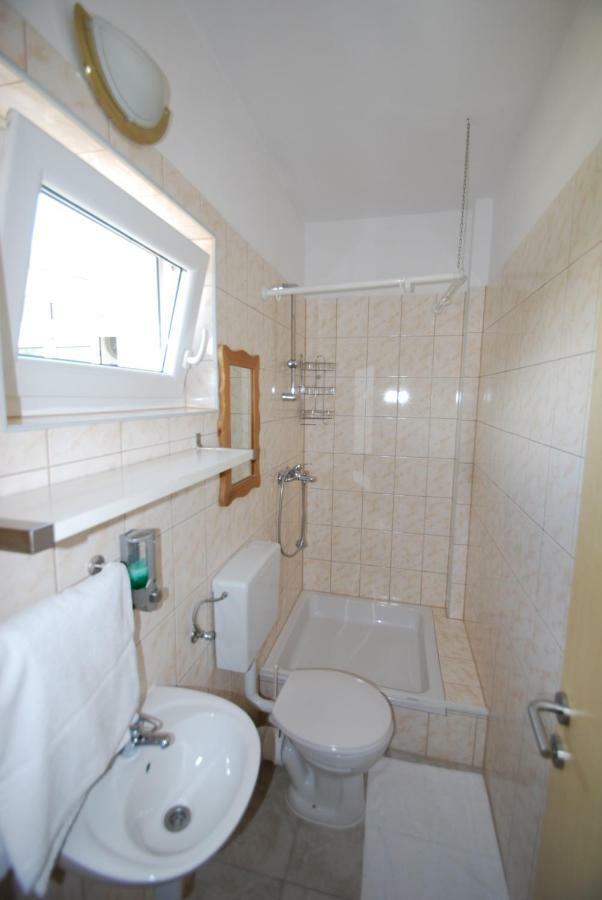 אומיס Batinic Apartmani מראה חיצוני תמונה