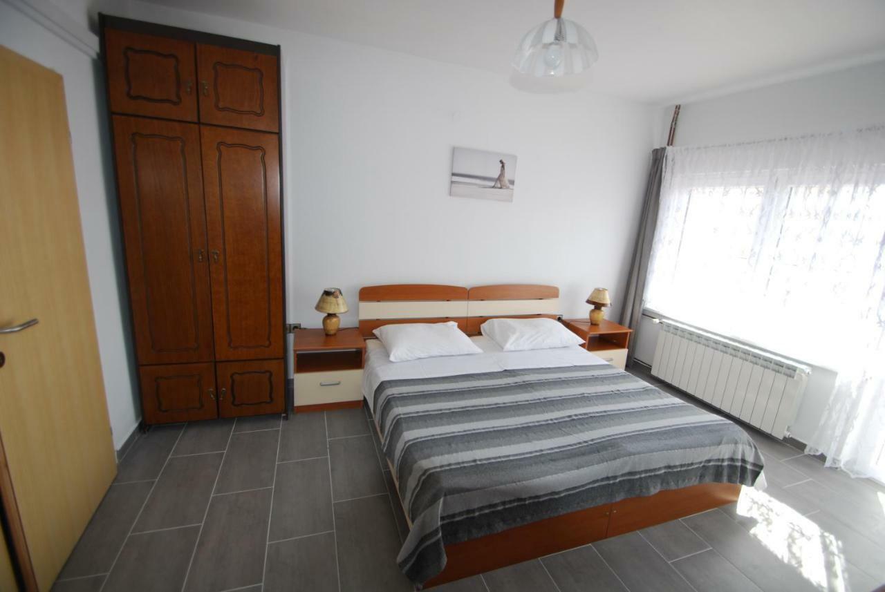 אומיס Batinic Apartmani מראה חיצוני תמונה