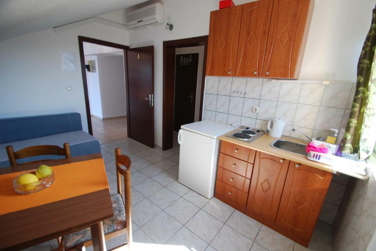 אומיס Batinic Apartmani מראה חיצוני תמונה